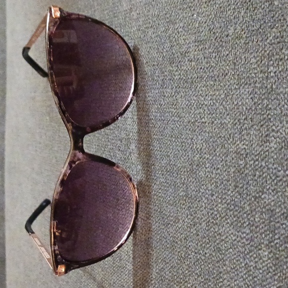 Women's Foster Grant Sunglasses - Picture 4 of 5